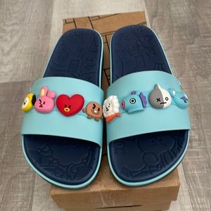 Melissa Bt21 beach emoji slides